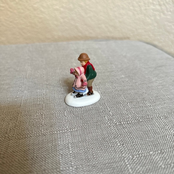 department 56 an afternoon on ice dickens village - Picture 5 of 8